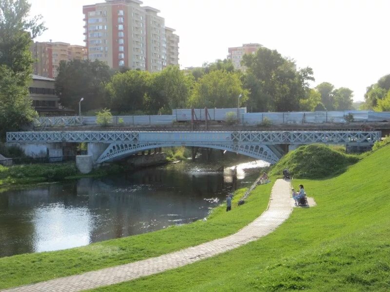 Старый мост щелково. Пешеходный мост через клязьму в щелково. Старый мост щелково. Фрязино набережная. Самый старый мост.