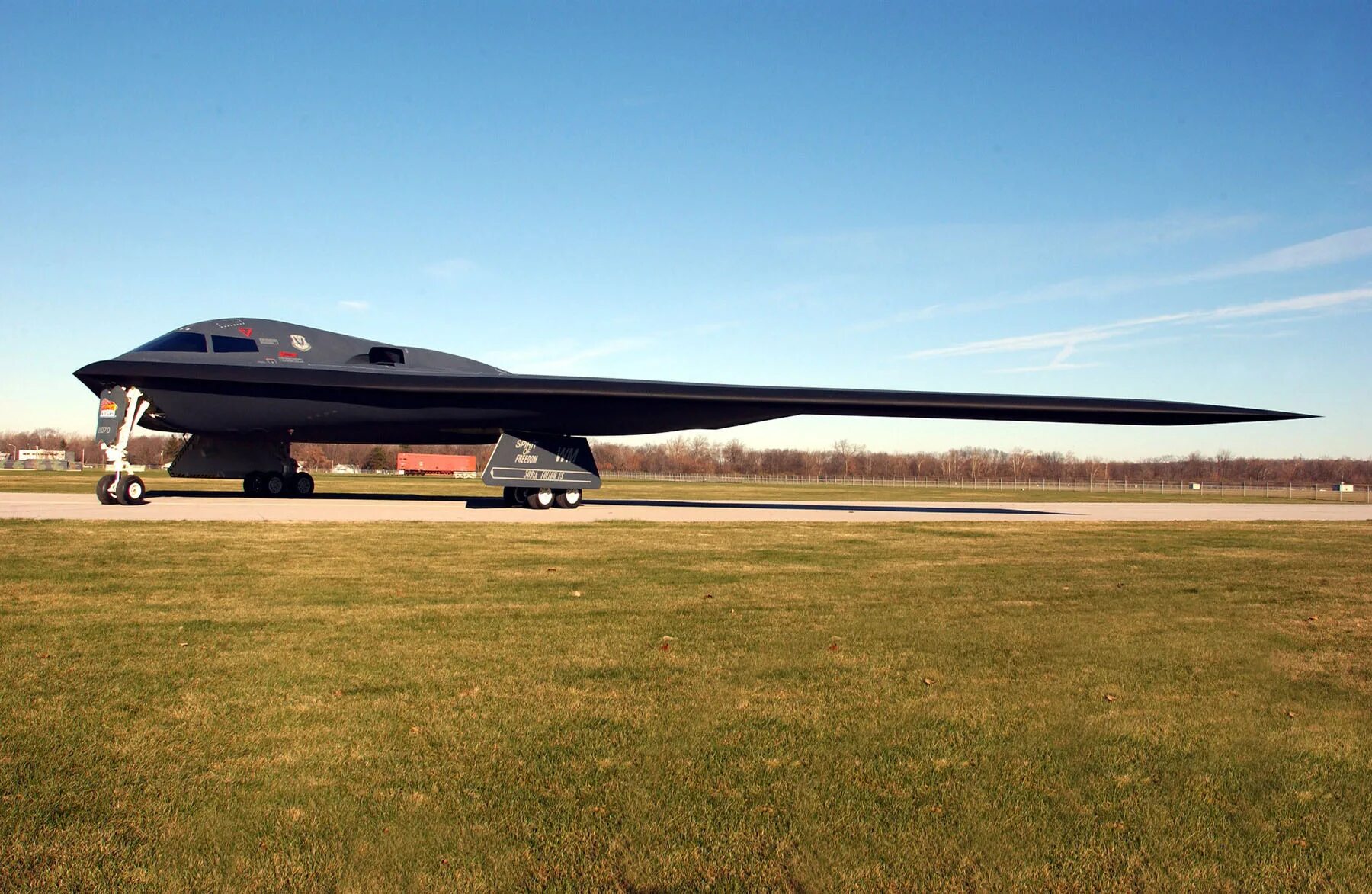 B-2 Spirit: стелс-бомбардировщик. Стелс бомбардировщик б2. B-2 Spirit Stealth Bomber. Самолет b-2 Spirit Stealth Bomber.