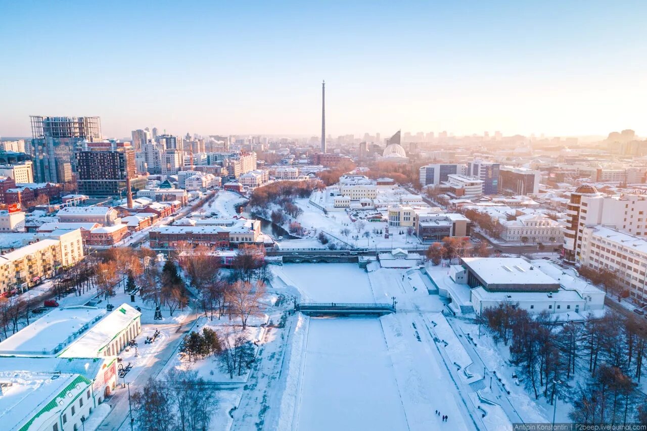 Город Екатеринбург. Екатеринбург с птичьего полета. Екатеринбург центр города зима. Екатеринбург центр зима. В екатеринбурге потеплеет