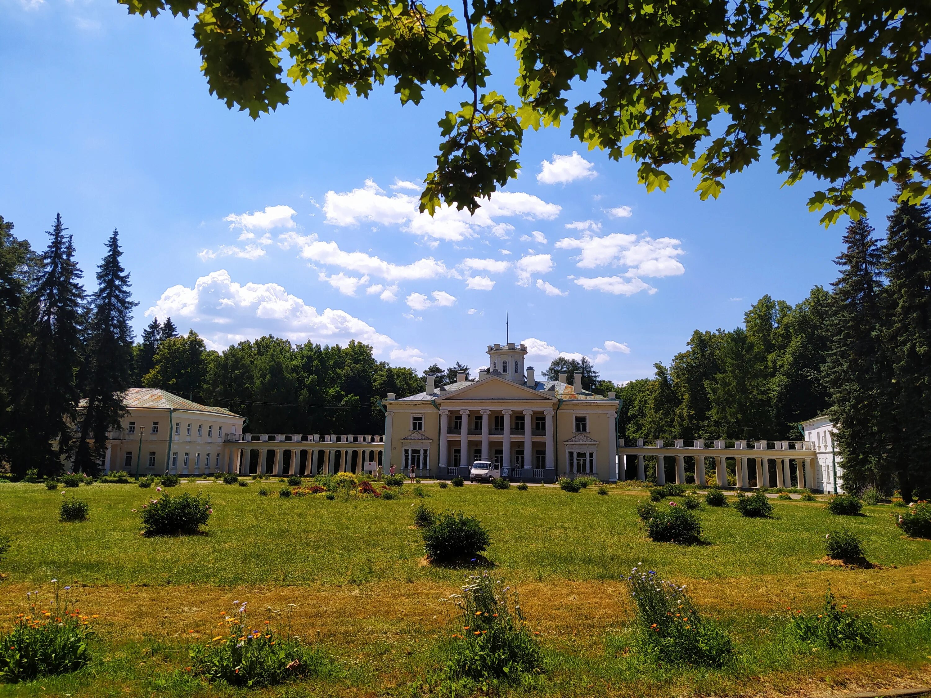 Достопримечательность усадьба. Усадьба гончаровых, село ярополец. Дворцово-парковый ансамбль сергиевка, петергоф. Усадьба хмелита смоленская область. Марфино — подмосковная дворянская усадьба.
