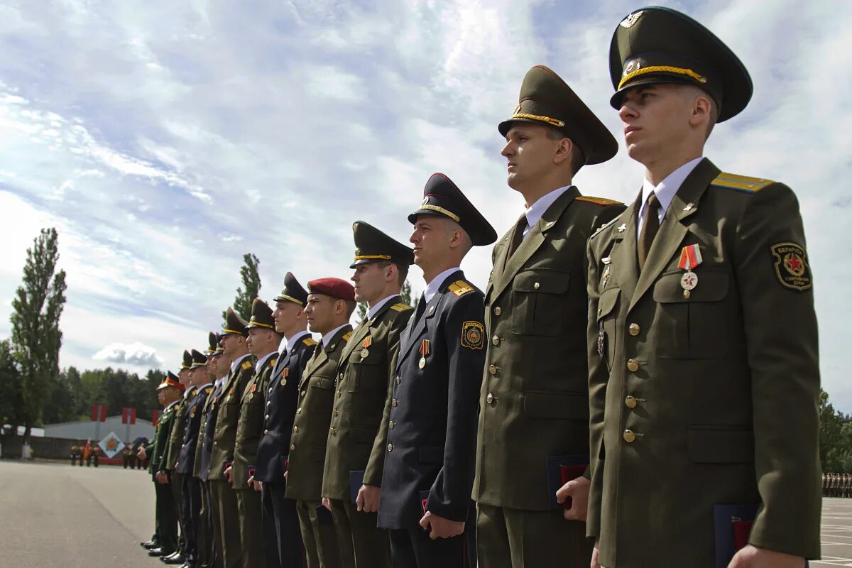 Офицеры запаса беларусь. Офицеры запаса беларусь. Офицеры запаса беларусь. Офицер лейтенант. Офицеры запаса беларусь.