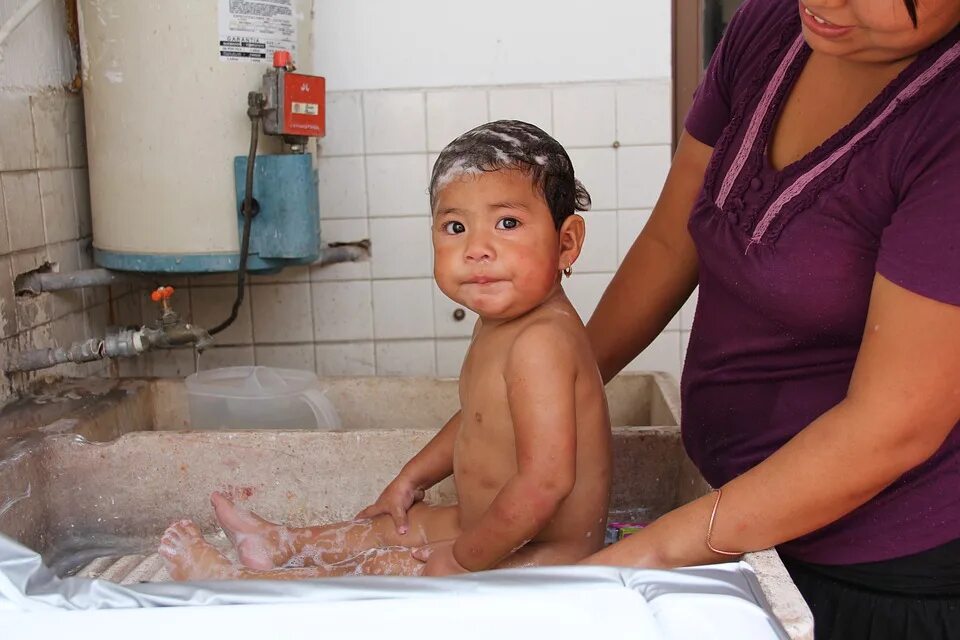 Child bath. Bath для детей. Ребенок после купания. Children Wash and Bathe. Малыш после душа.