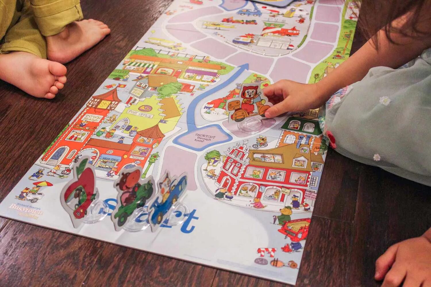 Игра Busytown. Настольная игра Busytown Richard Scarry. Busytown Mysteries. Family Board game for Kids.