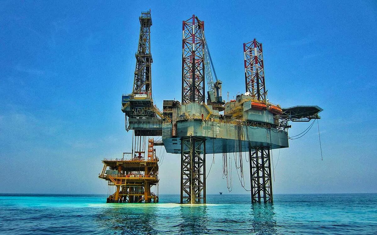 Компания saudi arabian oil. Оаэ нефтедобыча. Абу даби нефть. Объединенные арабские эмираты нефть. Добыча нефти в арабских эмиратах.