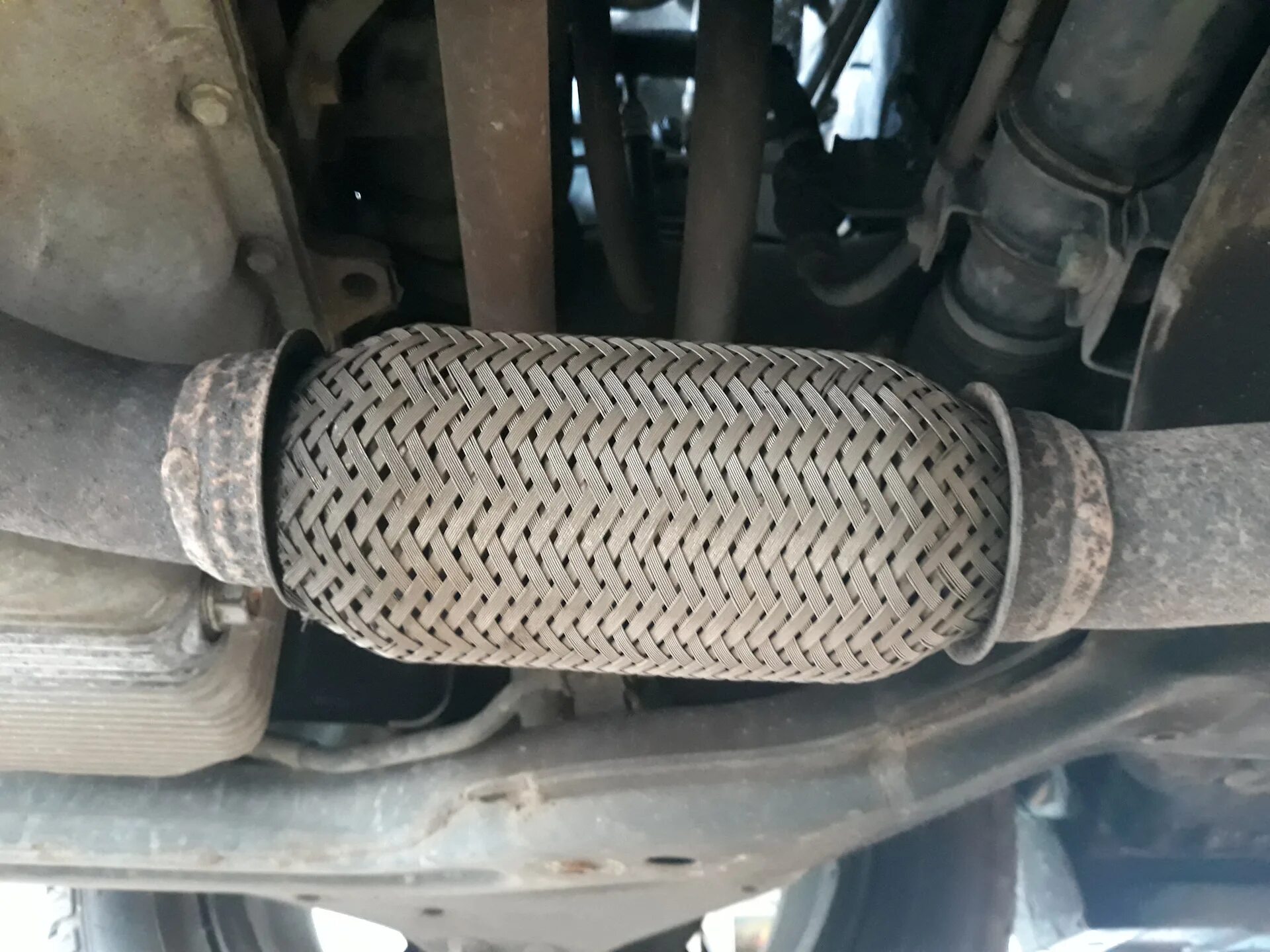 Гофра глушителя туксон. Гофра глушителя hyundai tucson 2008. гофра глушителя hyundai tucson 2.0. гофра глушителя туксон 2.0 2008. hyundai tucson 1 2.0 гофра глушителя.