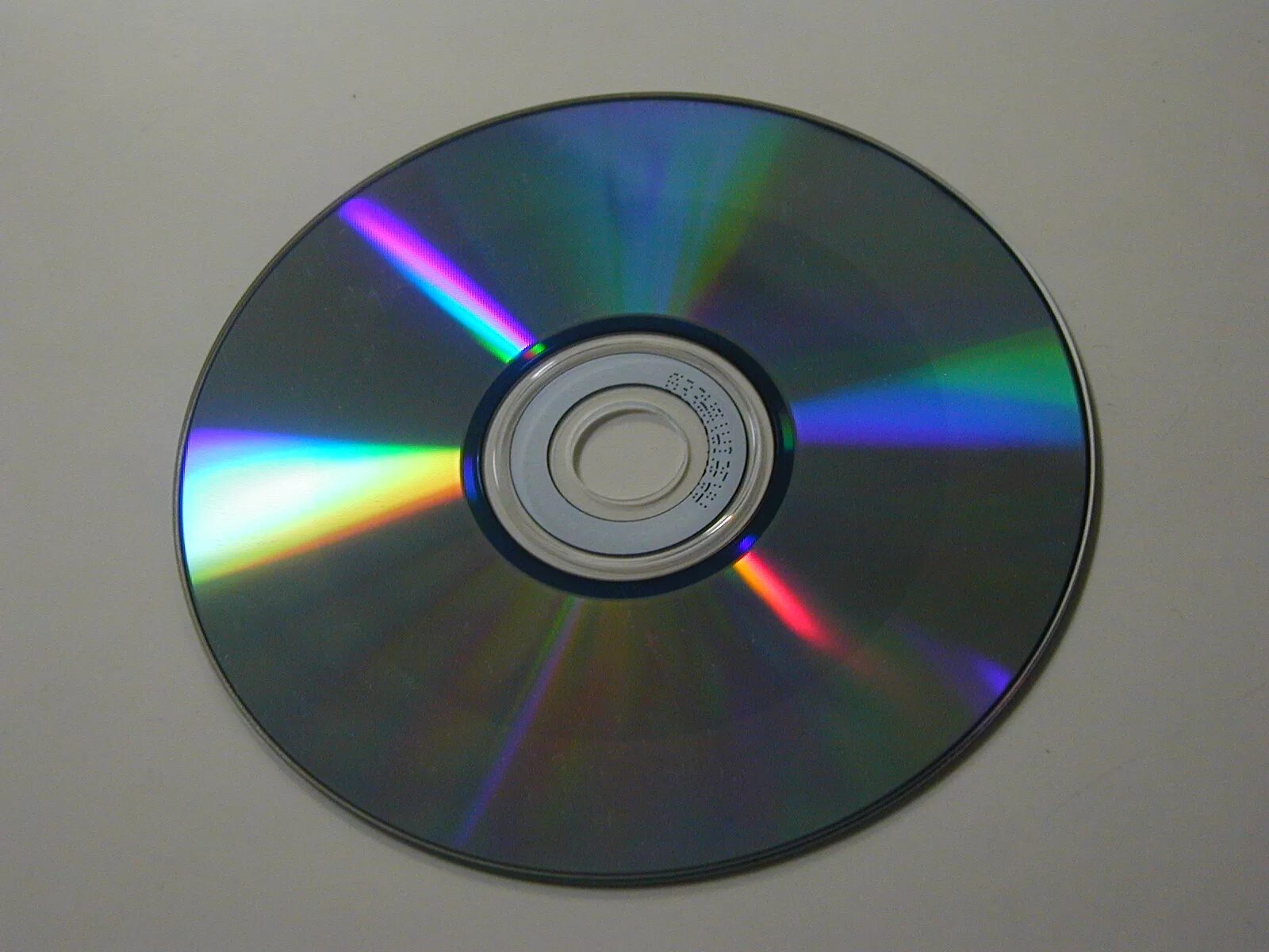 Компакт – диск, Compact Disc (CD). CD (Compact Disc) — оптический носитель. Лазерный компакт-диск (CD, CD-ROM).. CD-ROM CD-R CD-RW.