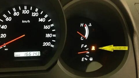 Тойота загорелся желтый