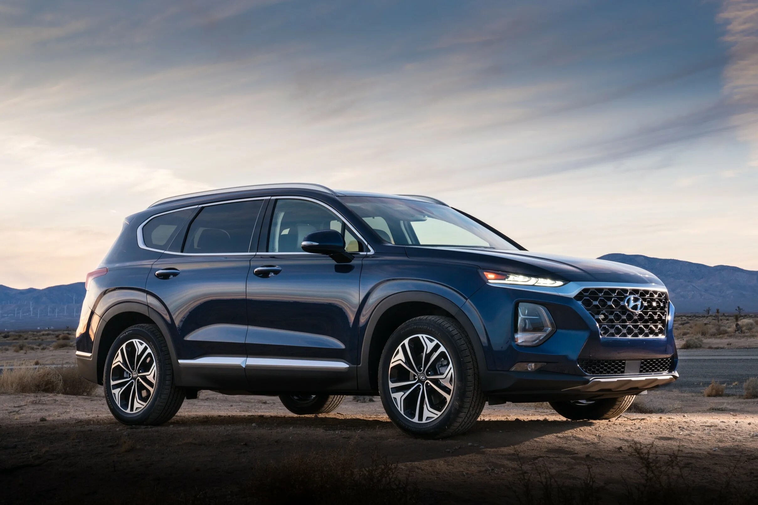 Санта фе 2020 купить. Хендай Санта Фе 2019. Новый Hyundai Santa Fe 2019. Хендай Santa Fe 2019. Хендай Санта Фе 2019 полная комплектация.