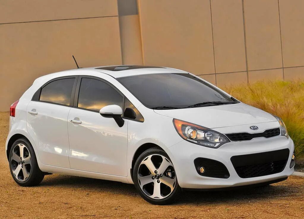 Рио хэтчбек 2013. Kia Rio Hatchback. Kia Rio 2012 хэтчбек. Kia Rio Hatchback 2012. Kia Rio Hatchback 2014.