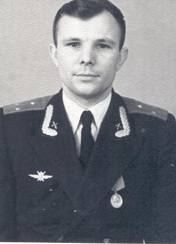 Гагарин летчик. Гагарин военный летчик