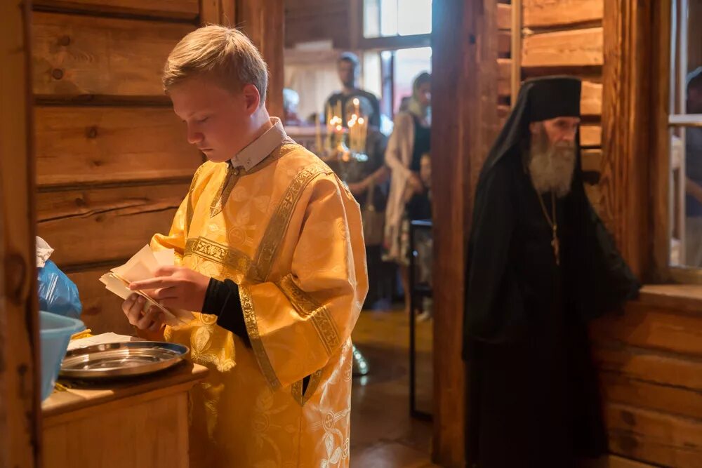 Пономарь дьякон. Алтарник чтец. Протоиерей константин малык. Литургия пономарь. Алтарник чтец.