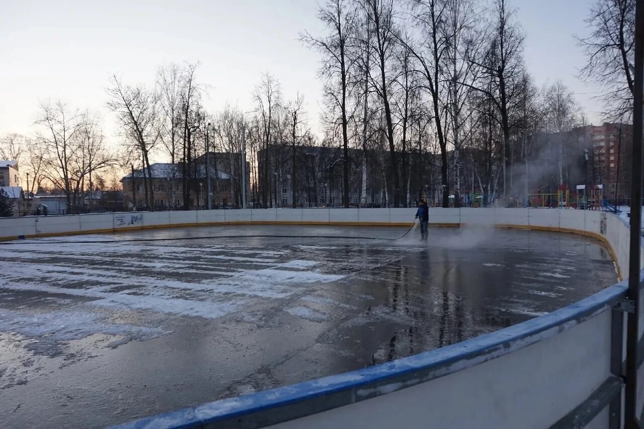 Каток в парке победы в йошкар оле. Каток в семеновке йошкар-ола. парк победы йошкар-ола каток. йошкар-ола каток ледовый дворец. воскресенский парк йошкар-ола каток.