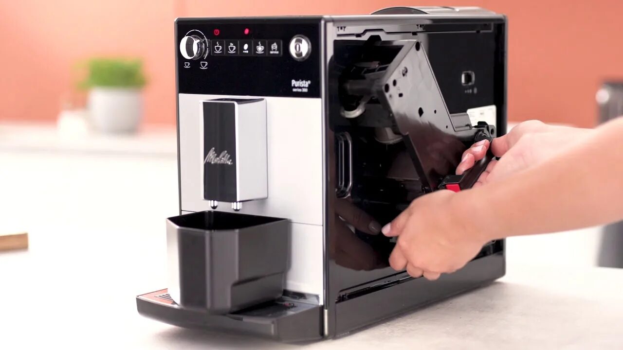 Чистка кофемашины melitta. Melitta purista series 300. melitta caffeo 66 заварочный. кофемашина melitta 84. melitta purista 300 кофемолка.