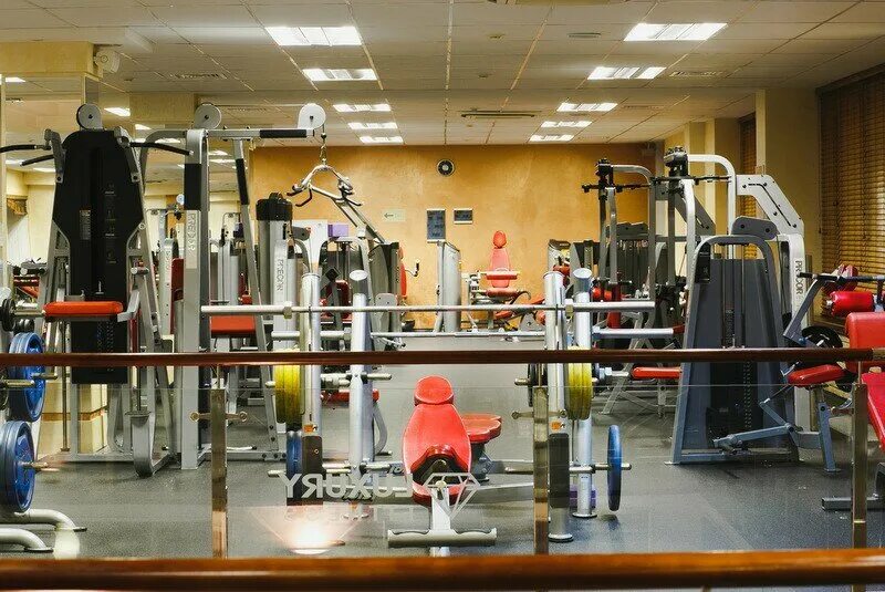 Бассейн лакшери самара. Лицо месяца luxury fitness. Лакшери фитнес самара сайт. Лакшери фитнес. Лакшери фитнес самара сайт.