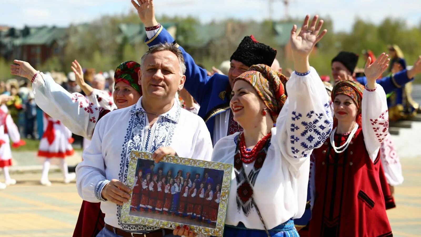 Сообщество народа. Дон многонациональный. Межнациональная Дружба народов. Сургут многонациональный. Сургут многонациональный город.