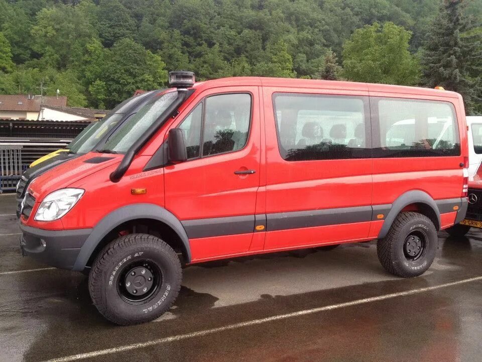 Мерседес 4х4 купить. Mercedes Sprinter 4x4. Mercedes Sprinter 4x4 Low Roof. Мерседес Спринтер 4х4 фургон. Sprinter 4wd.