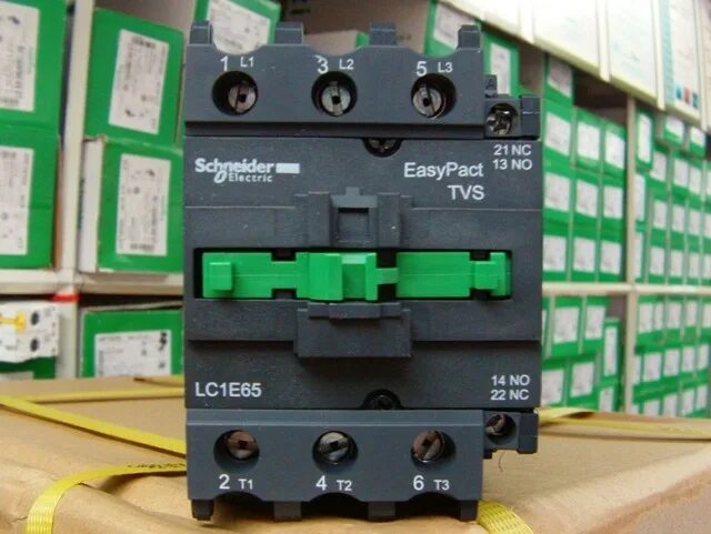 Lc1 c5e04 128. Контактор .Schneider Electric EASYPACT lc1e1810m6. Schneider lc1e0910m5 220в. Контактор lc1e0910m5 Schneider Electric. Контактор Шнайдер 380в lc1e65.