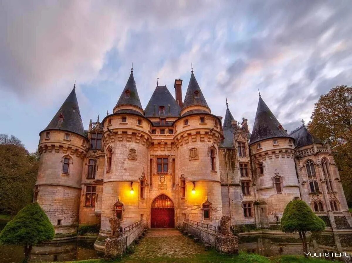 Шато де Виньи Франция замок. Замок Бретеш Франция. Замок Вильгонжи Франция. Шато де Кюсси замок.