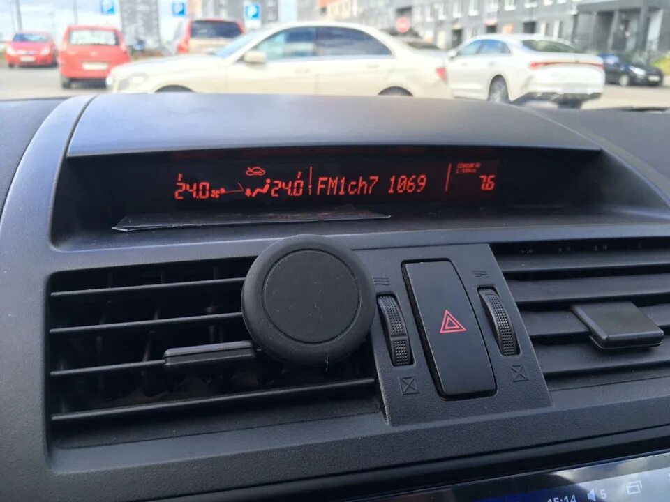 Настройка часов мазда сх 7 2011 года. Бортовой компьютер мазда 6 gh. Мазда сх7 установка часов. Мазда 3 кнопки управления на панели приборов. Настроить время мазда 6.