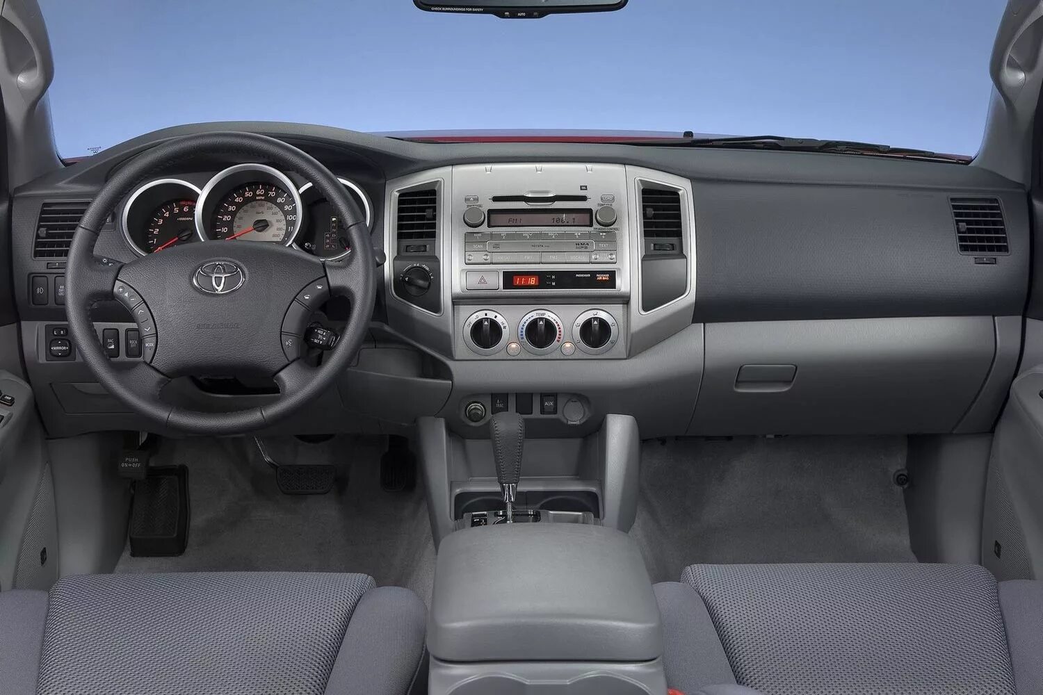 Тойота руками фото. Тойота такома 2011 салон. tacoma toyota салон 2011. toyota tacoma 2000 салон. toyota tacoma 2012 салон.