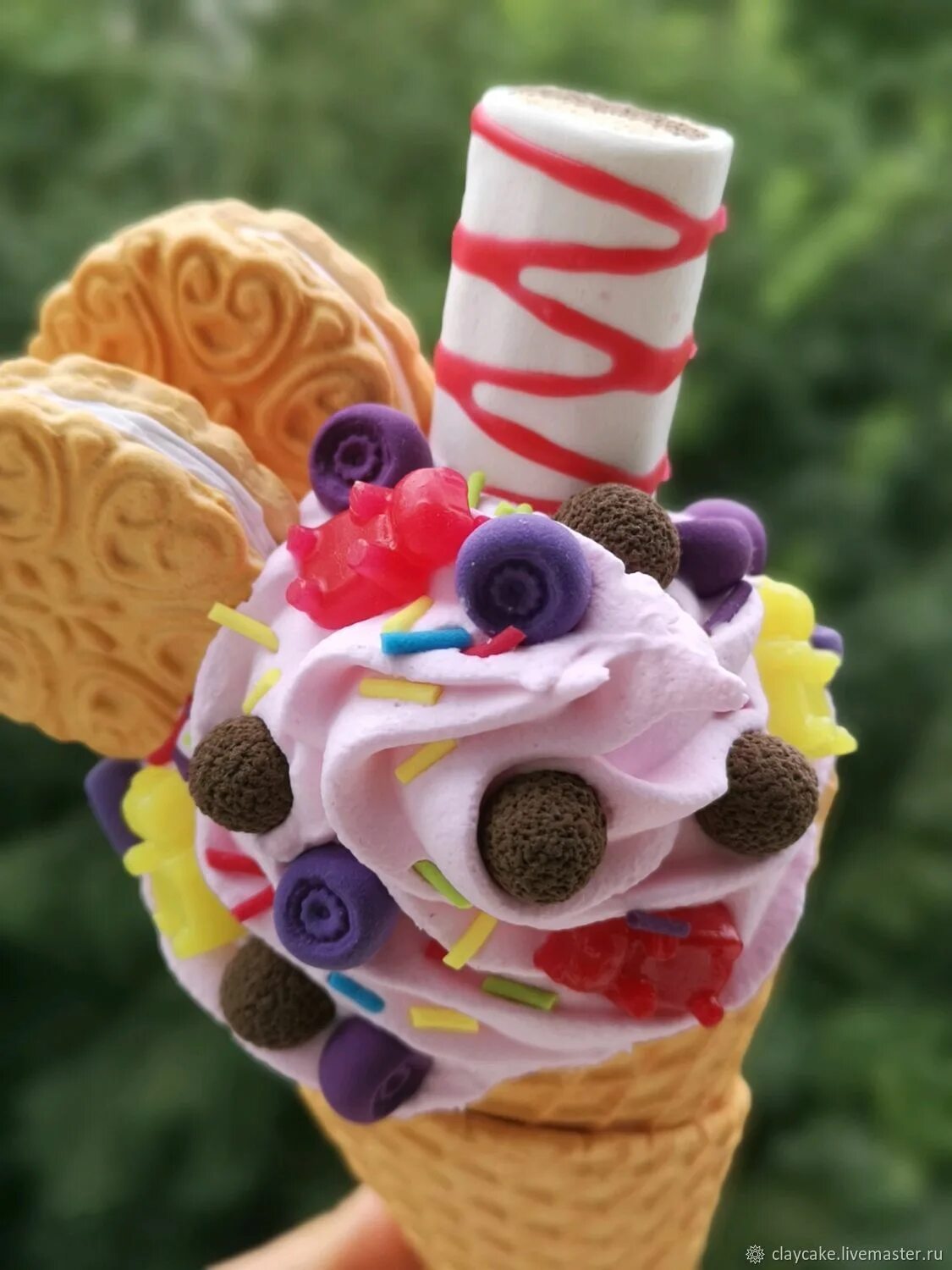 красивая подача мороженого. мороженое в ресторане. гавайское мороженое. домашнее мороженое с клубникой. кубинское мороженое.