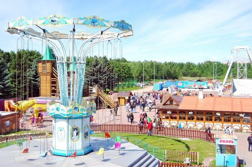 астрахань парк планета 2003 г. парк планета астрахань колесо обозрения. парк аттракционов во владимире. парки планета астрахань. парк планета астрахань аттракционы.