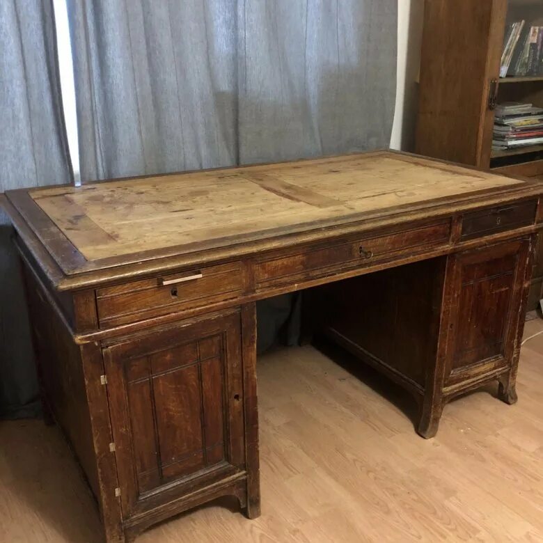 Старинный письменный стол. Старинный стол. Советский письменный стол. Антикварный письменный стол.