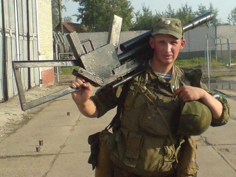 Потерял автомат что будет. Потерял автомат что будет. Потерял автомат что будет. Огромный деревянный автомат. Потерял автомат что будет.