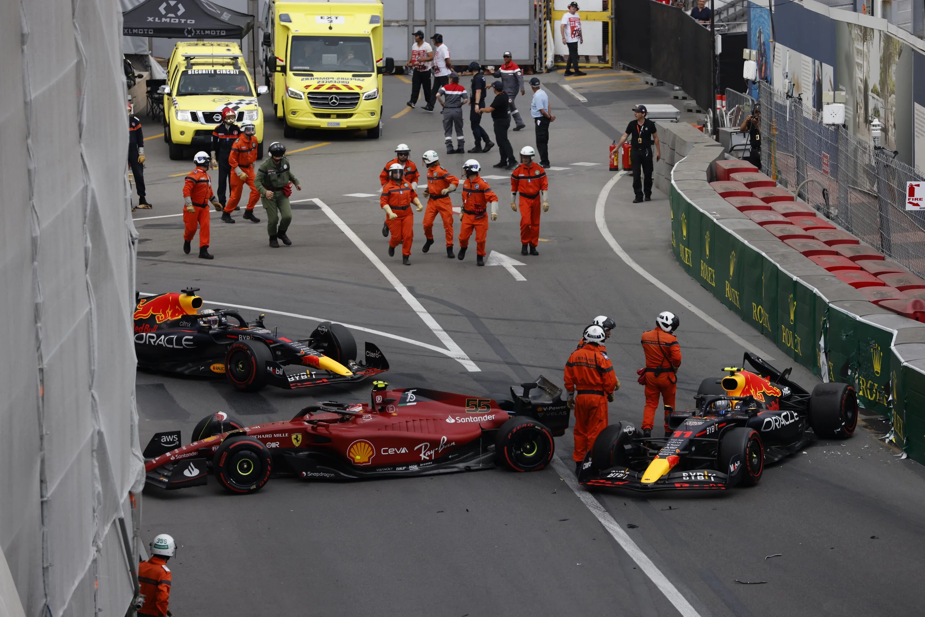 F1 Monaco crashes. Гран-при Монако 2022 авария Переса. Авария Переса в Монако. Sergio Perez Monaco f1 Sauber. F1news новости формулы 1