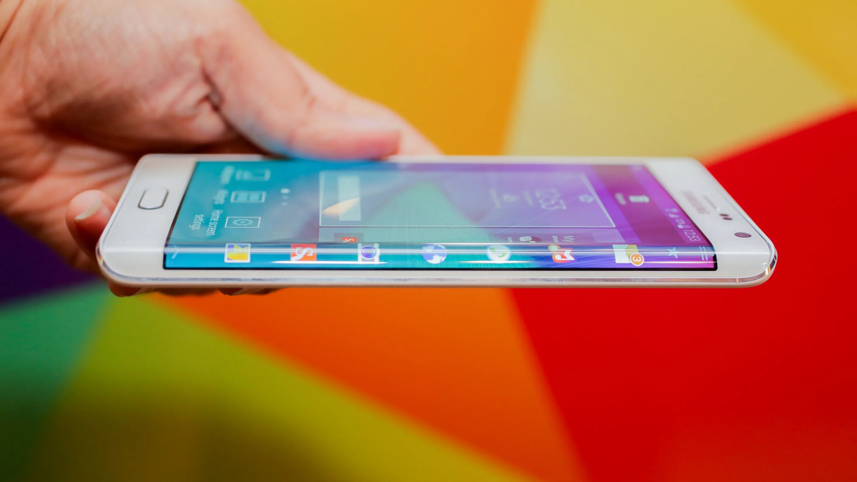 Гнутый самсунг. Самсунг галакси с изогнутым экраном 2016. Samsung Galaxy Note 4 Edge. Samsung Galaxy Note 5. Гелакси a6 Эдж с изогнутым экраном.