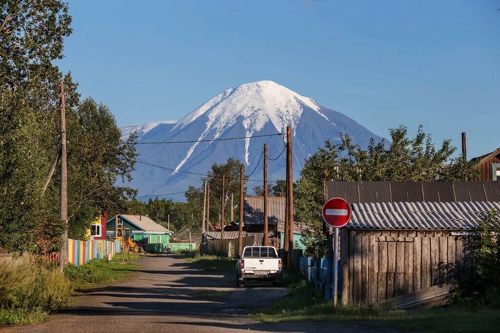 Камчатка города и поселки. Поселок козыревск камчатский край. петропавловск-камчатский поселок козыревск. город козыревск камчатка. камчатка козыревск ключевская группа вулканов.