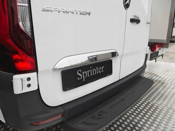 Спринтер задний крюк w907. Sprinter w907 номер. Светодиодные боковые накладки Мерседес Спринтер 907. Световая накладка Mercedes Sprinter 907/906.