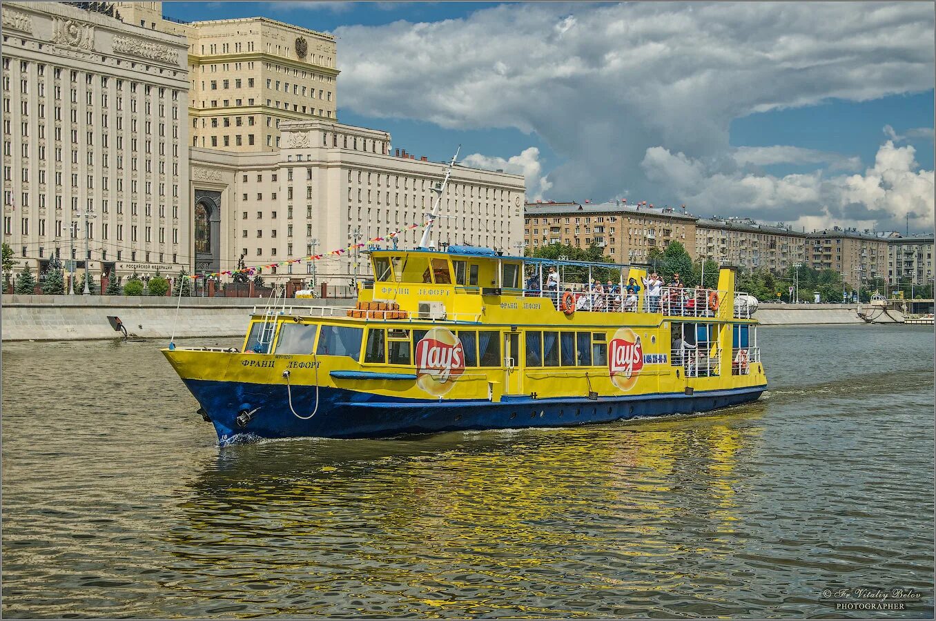 Пароход москва цена. Речной трамвайчик Рэдиссон. Рэдиссон кораблик. Теплоход Москва река. Корабль Рэдиссон Москва.