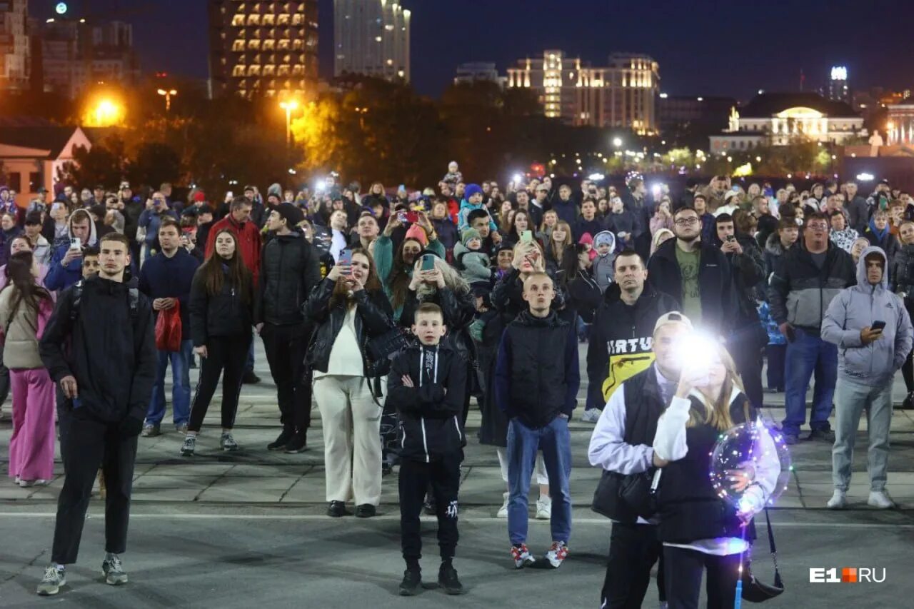 Салют 9 мая 2023. Салют Екатеринбург. Салют Победы в Москве. Праздничный салют 9 мая. Салют 2023.