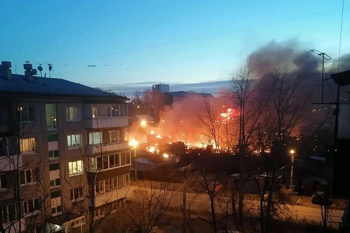 Падение самолета в Иркутске на жилой дом. В Иркутске упал самолет 2022. Су 30 Иркутск. Крушения самолёта Су 30 в Иркутске. 23 октября 2010