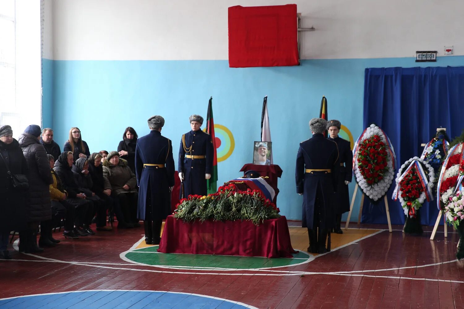 Прощание с героем России. Похороны в Твери погибшего на Украине.