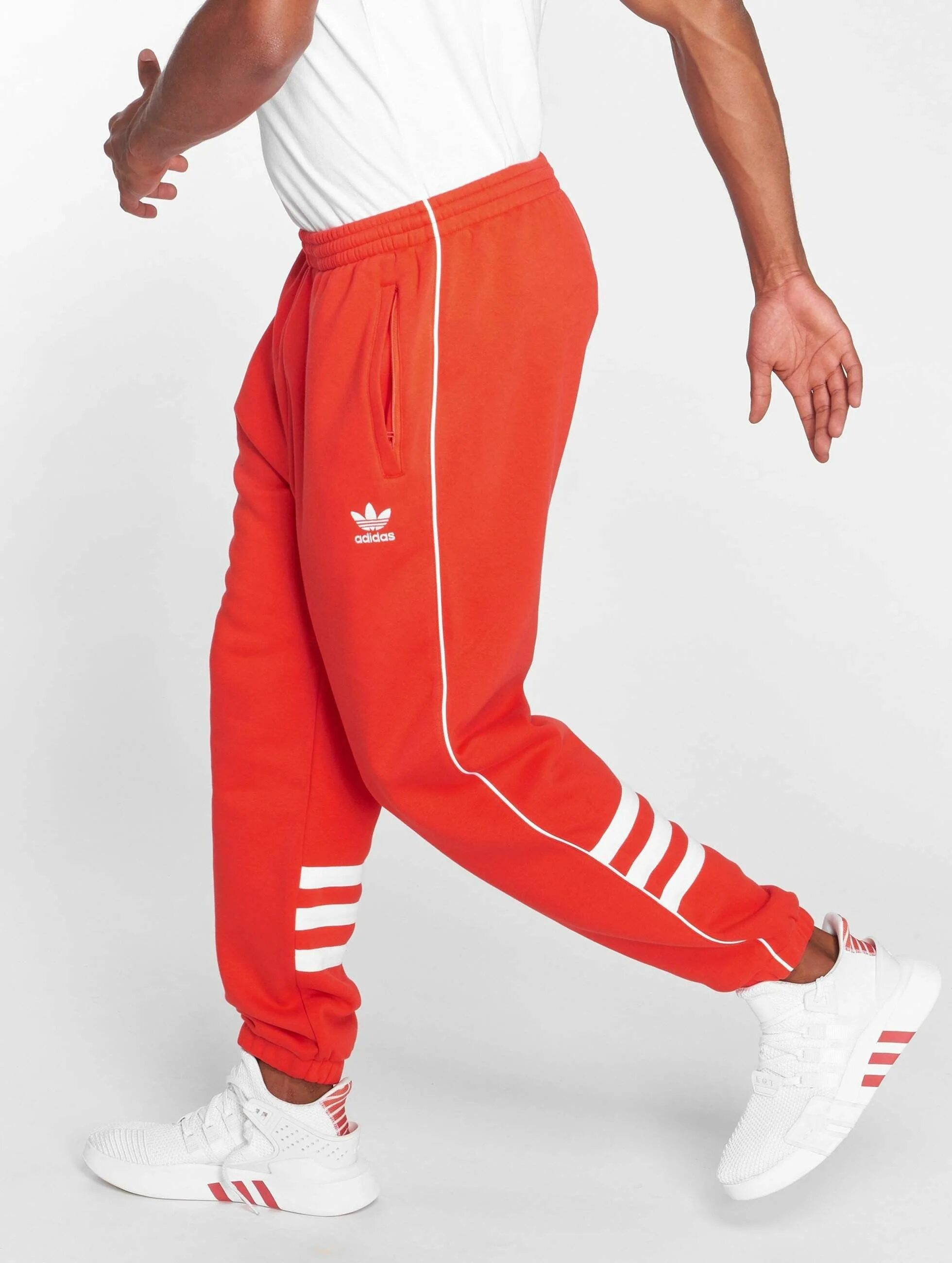 Красные штаны адидас. Штаны adidas Originals красные. Штаны спортивные adidas Originals ay7766. Красные штаны адидас ориджинал. Спортивки adidas Originals красные.