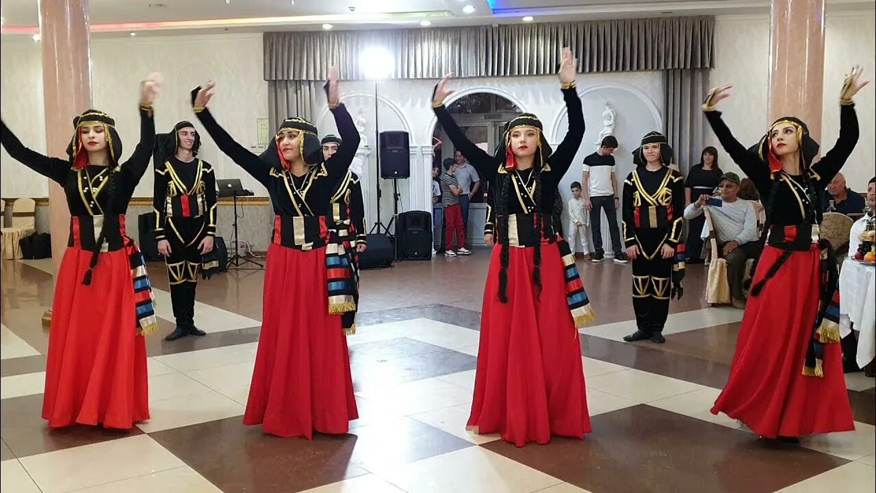 Ачарули танец. Аджарские танцы Гандагана. Гандагана грузинский танец. Ачарули. Грузинский танец Ачарули.