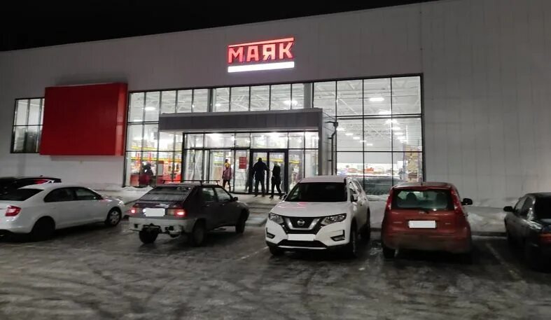 Магазин на луначарского петрозаводск. Луначарского 44 петрозаводск. магазин маяк петрозаводск на луначарского. луначарского 44 бор. луначарского 44 череповец.