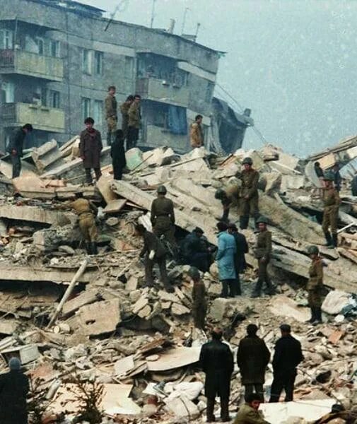 Сколько баллов было землетрясение в спитаке. 1988 армения землетрясение. 12. Сколько баллов было землетрясение в спитаке. Армения спитак землетрясение 1988 город.