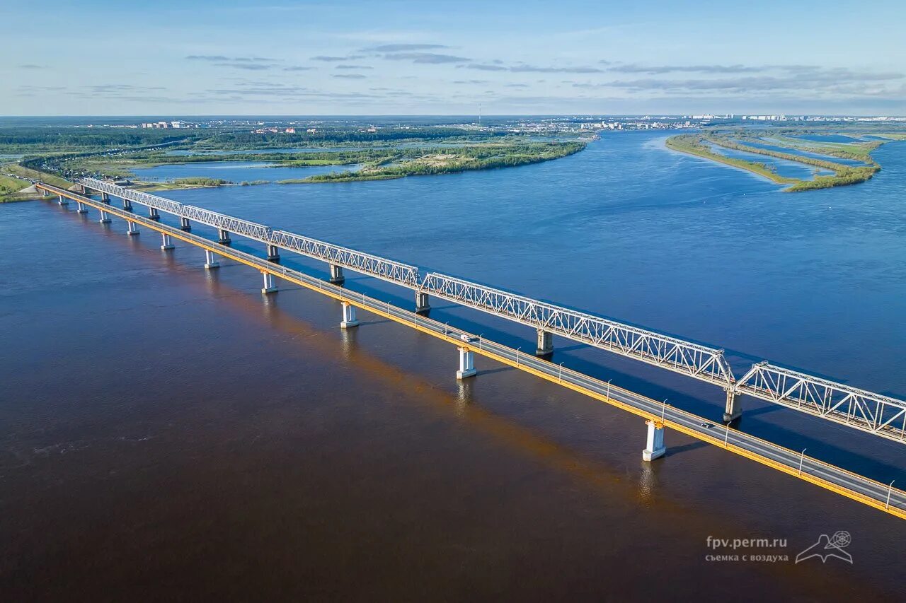 Река Обь Новосибирск. Мост через Обь в Сургуте. Река Обь Сургут. Мост река Обь Барнаул.