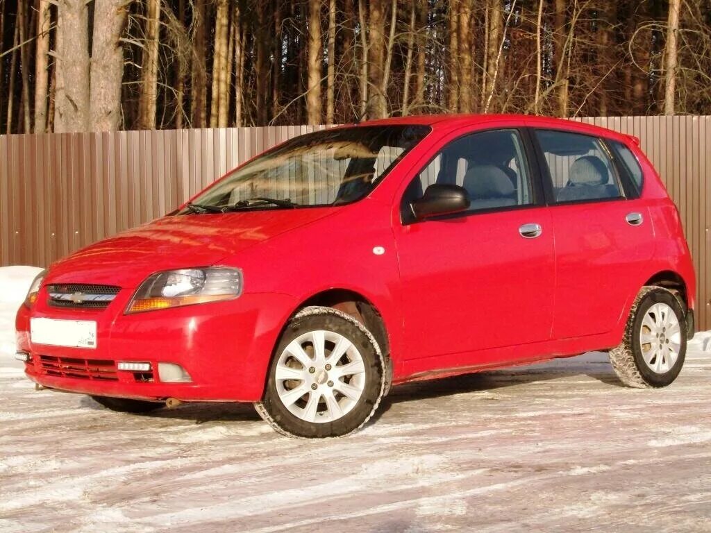 Шевроле хэтчбек бу. Шевроле Авео красная хэтчбек 2007. Chevrolet Aveo красный хэтчбек 2007. Шевроле Авео 2007 красная. Chevrolet Aveo хэтчбек красный.