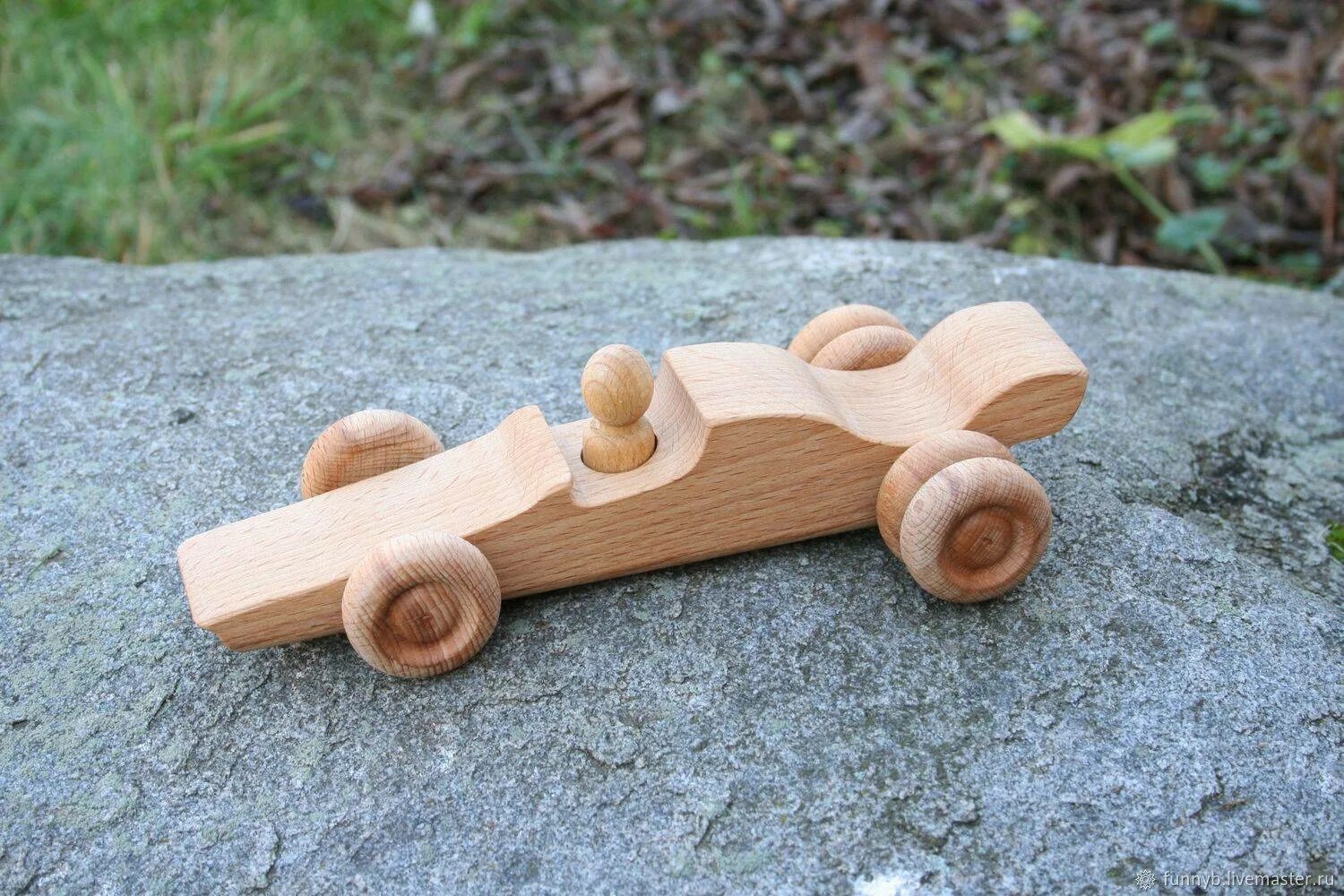 Какие игрушки из дерева. Деревянная машина. Игрушки из древесины. Деревянные игрушки для малышей.