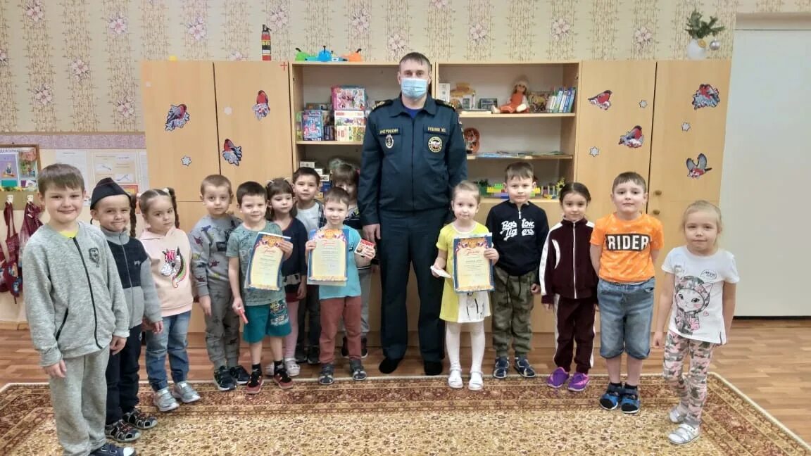 Пожарная сказка детский сад. Настольный театр в детском саду. Тема пожар. Пожарная сказка детский сад. Театрализованное представление в детском саду.