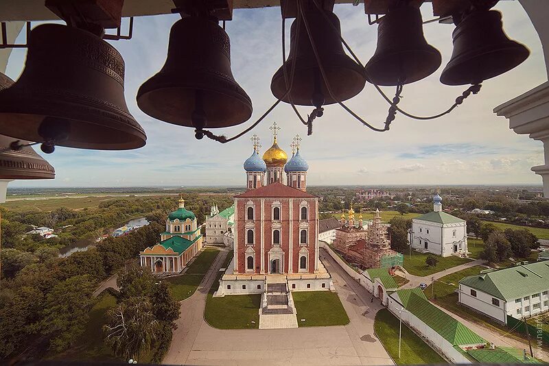 Звон кремля. Колокольня Успенского собора Рязанского Кремля. Колокольня Успенского собора Рязань Кремль.