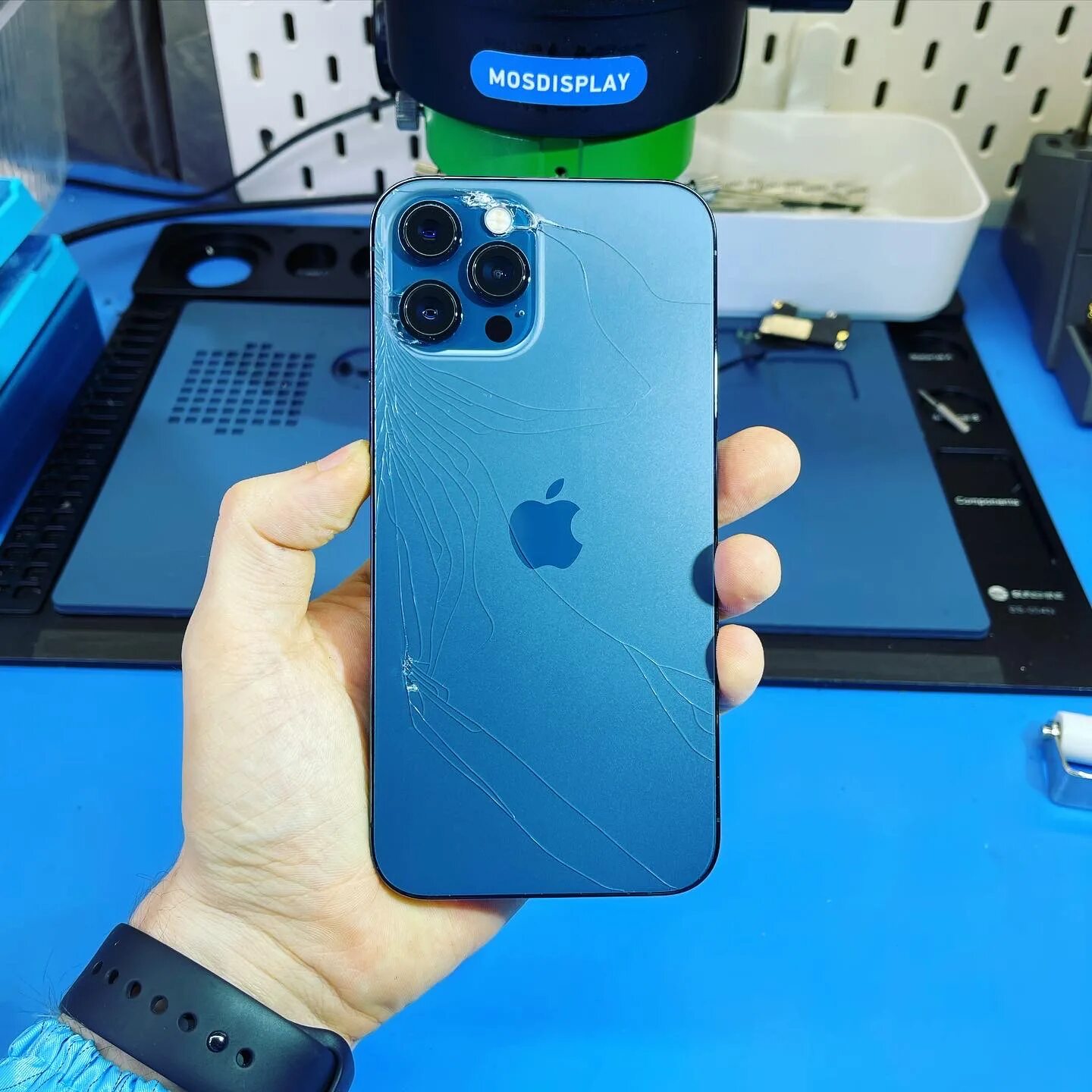 Iphone 12 Pro Pro Max. Разбито заднее стекло iphone 12 Pro Max. Стекло на iphone 12 Pro Max. Замена экрана 14 про макс