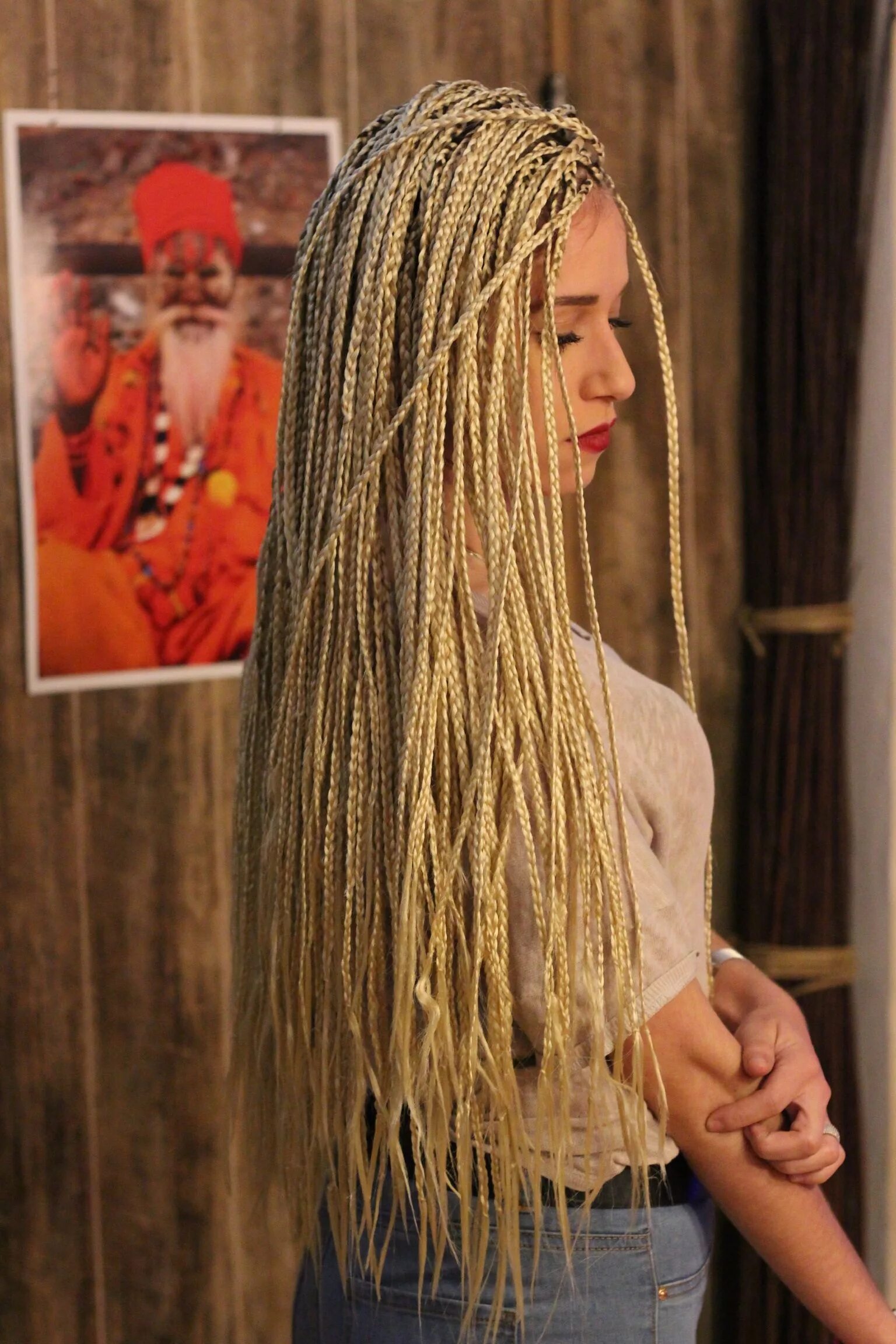 Как сделать много косичек. Афрокосы зизи бейонсе. Сенегальские косички на брейды. Афрокосы канекалон. Афрокосички зизи плетение.