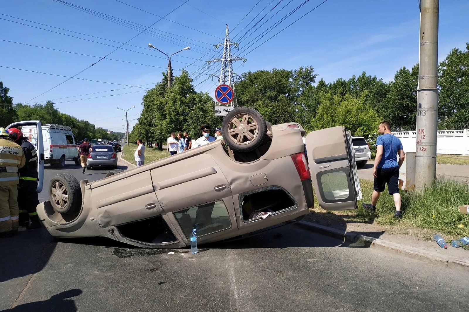 мчс пожар. авария в уфе вчера в черниковке. чрезвычайное происшествие уфа сегодня. ребята с башкирии погибшие. машина после аварии перевертыш.