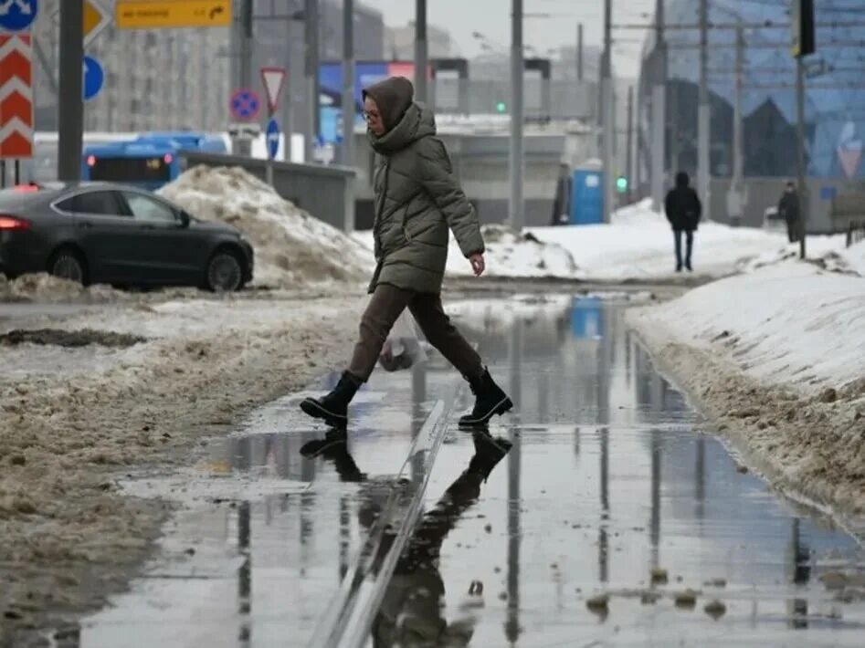 Кто такой синоптик. Оттепель в городе. Оттепель в Москве. Март в Москве. Март в России в городе.