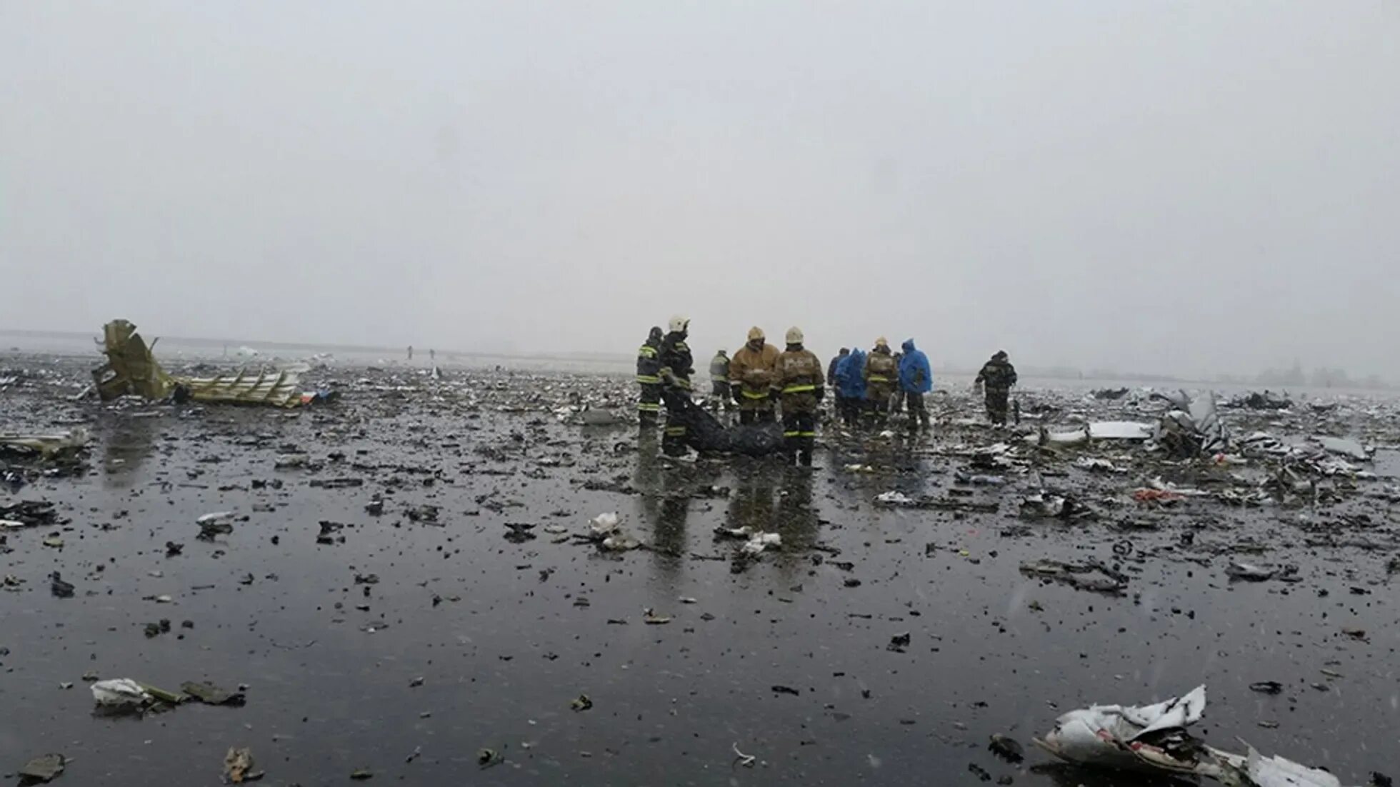 Дубай ростов на дону авиакатастрофа. Крушение Боинга 737 в Ростове. Авиакатастрофа Боинг 737 Ростов на Дону. Катастрофа Boeing 737 в Ростове.